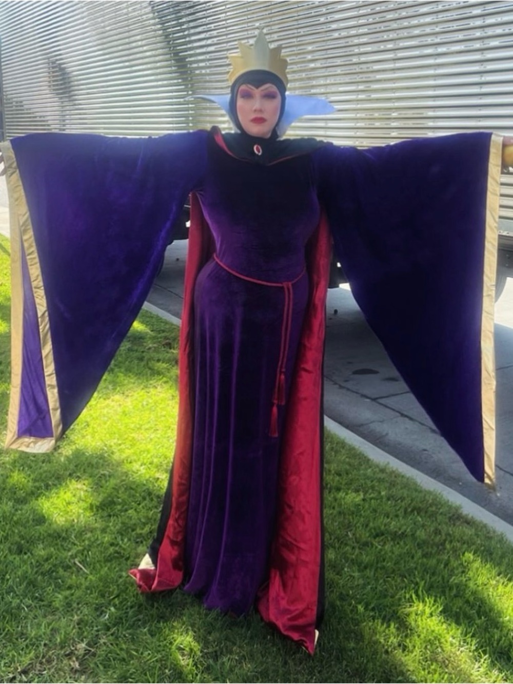 Disney Villains Evil Queen Adult Costume - Picture 3 of 13